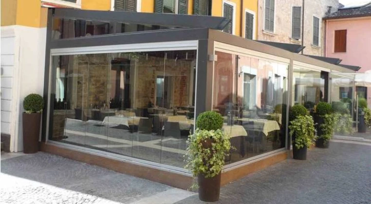 pergola-in-allumino-con-chiusure-emetche-